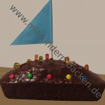 Schokokuchen in Form eines Schiffes