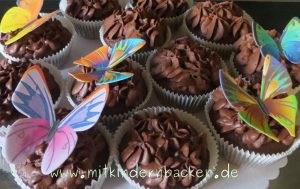Cupcakes mit Canache mit Schmetterlingen aus Esspapier
