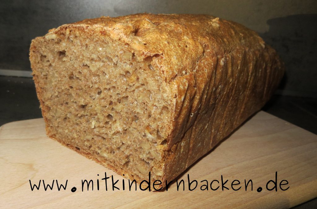 Einfaches Brot aus Vollkornmehl mit Hefe