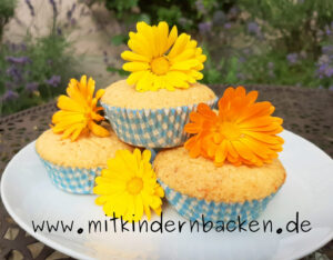 Muffins mit Ringelblumen, blumiger Kuchen, Mit Kindern backen