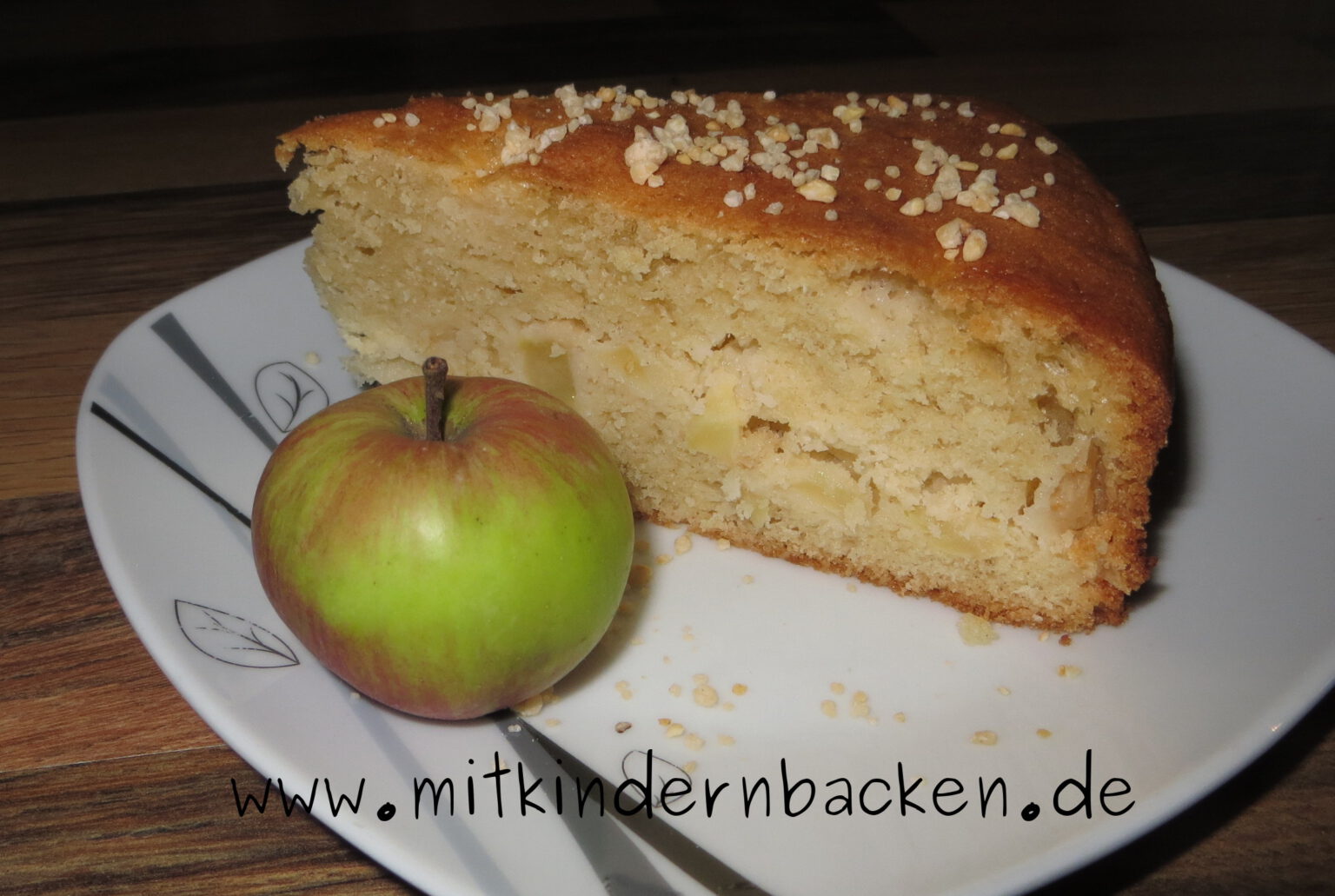Rezept für Apfelkuchen - Mit Kindern backen - Rührkuchen Rezept für Apfelkuchen - Mit Kindern backen - Rührkuchen