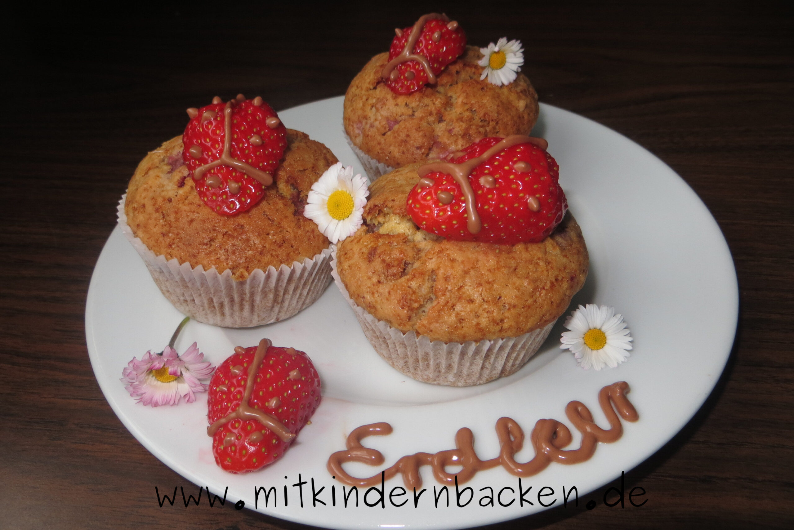 Rezept für Erdbeermuffins - Mit Kindern backen - Eifreie Muffins