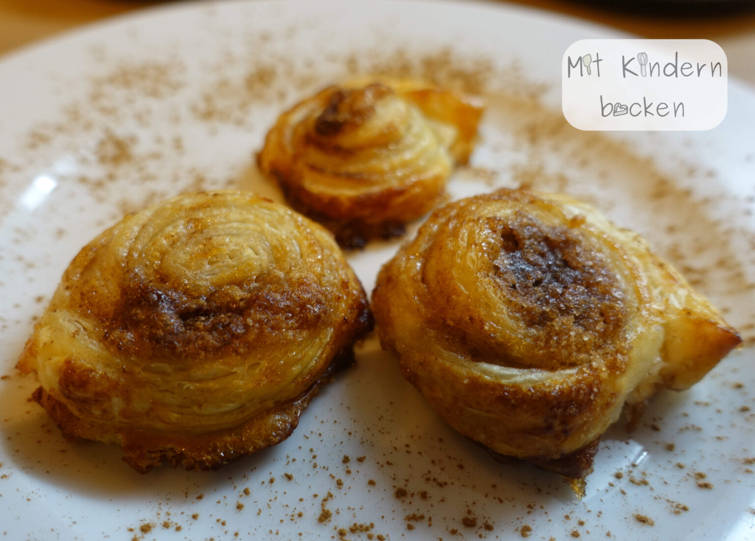 Zimtschnecken mit Blätterteig - Mit Kindern backen