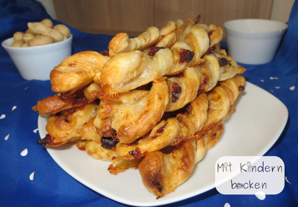 Blätterteigstangen mit getrockenten Tomaten ohne Eier und Zucker