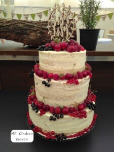 3-stöckige Hochzeitstorte mit Beeren, Naked Cake