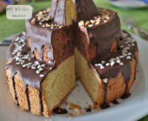 Mehrstöckiger Kuchen - aufgeschnitten