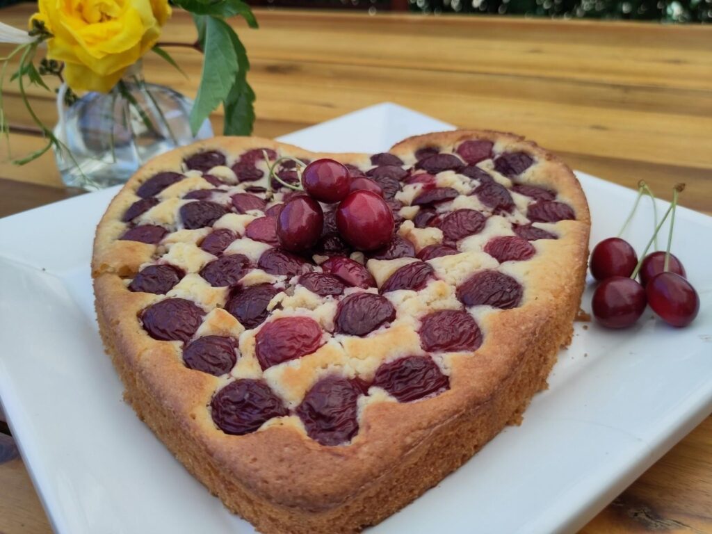 Kirschkuchen in Herzform