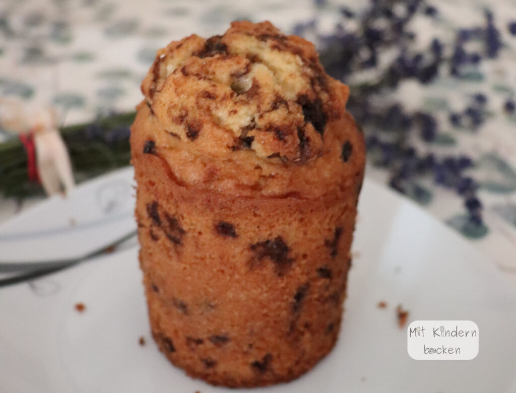 Saftiger Ameisenkuchen im Glas mit Schokostreuseln